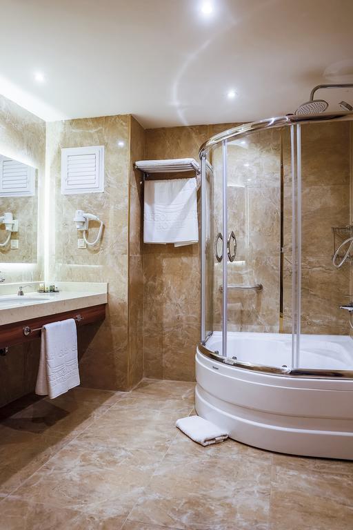Royal Hotel Inegol Стая снимка