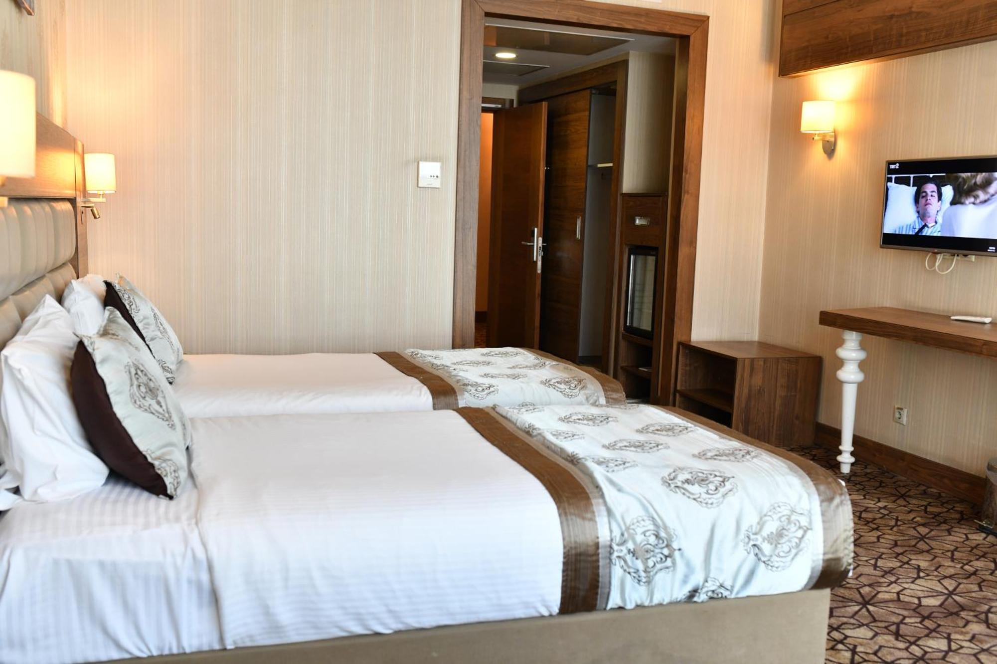 Royal Hotel Inegol Екстериор снимка