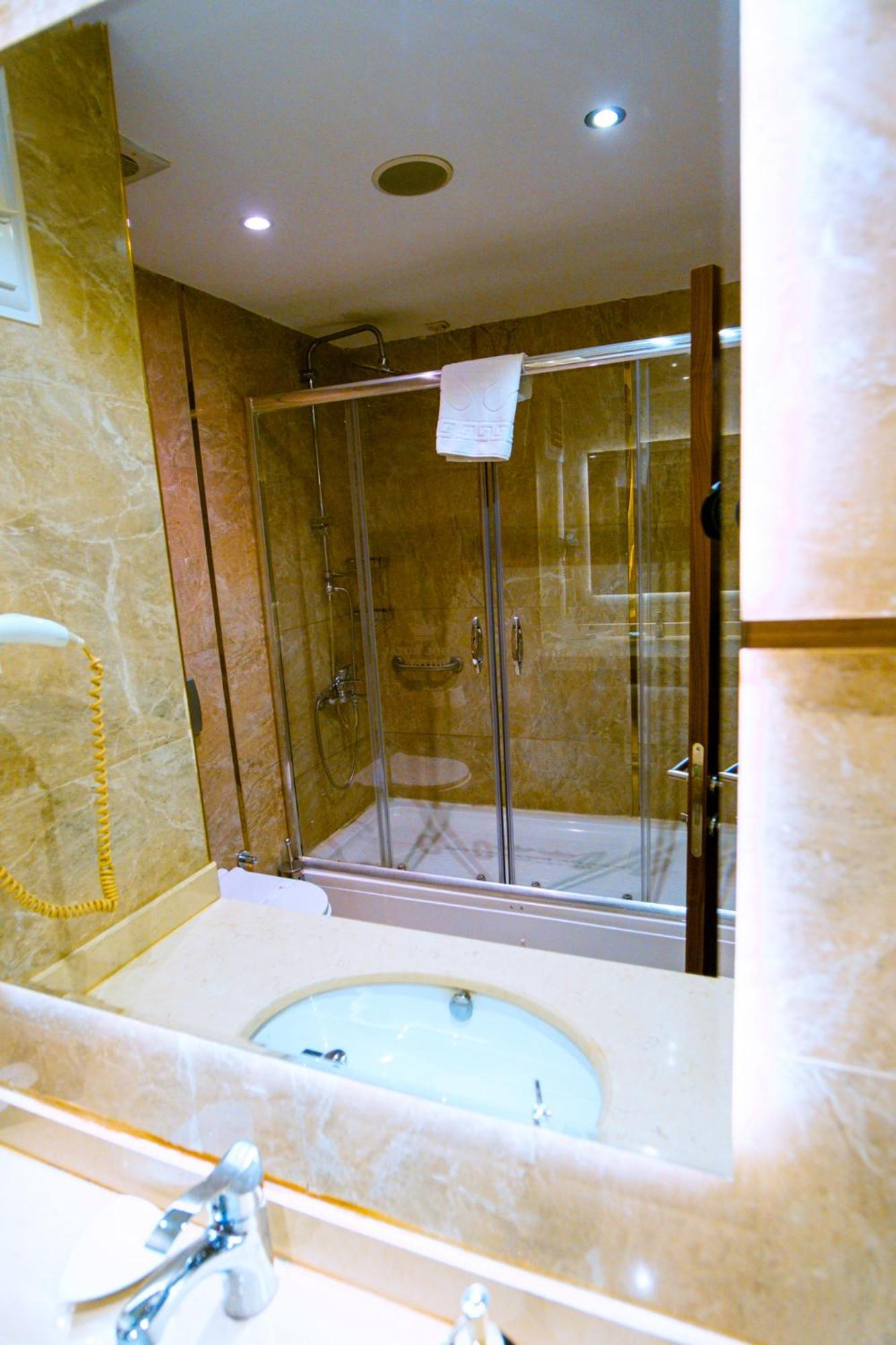 Royal Hotel Inegol Екстериор снимка