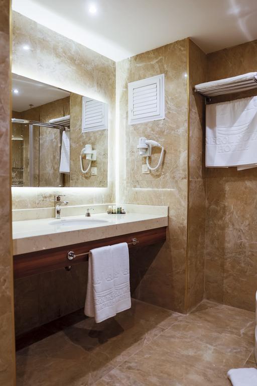 Royal Hotel Inegol Стая снимка