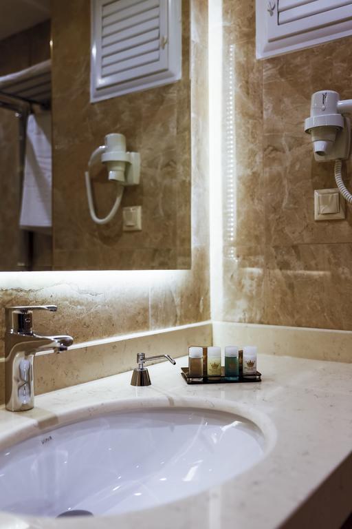 Royal Hotel Inegol Стая снимка